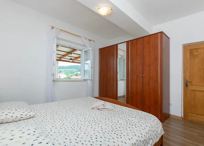 Sunny Apartment Lumbarda