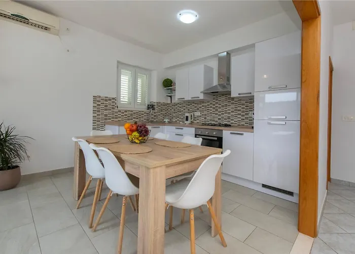 Sunny Apartment Lumbarda